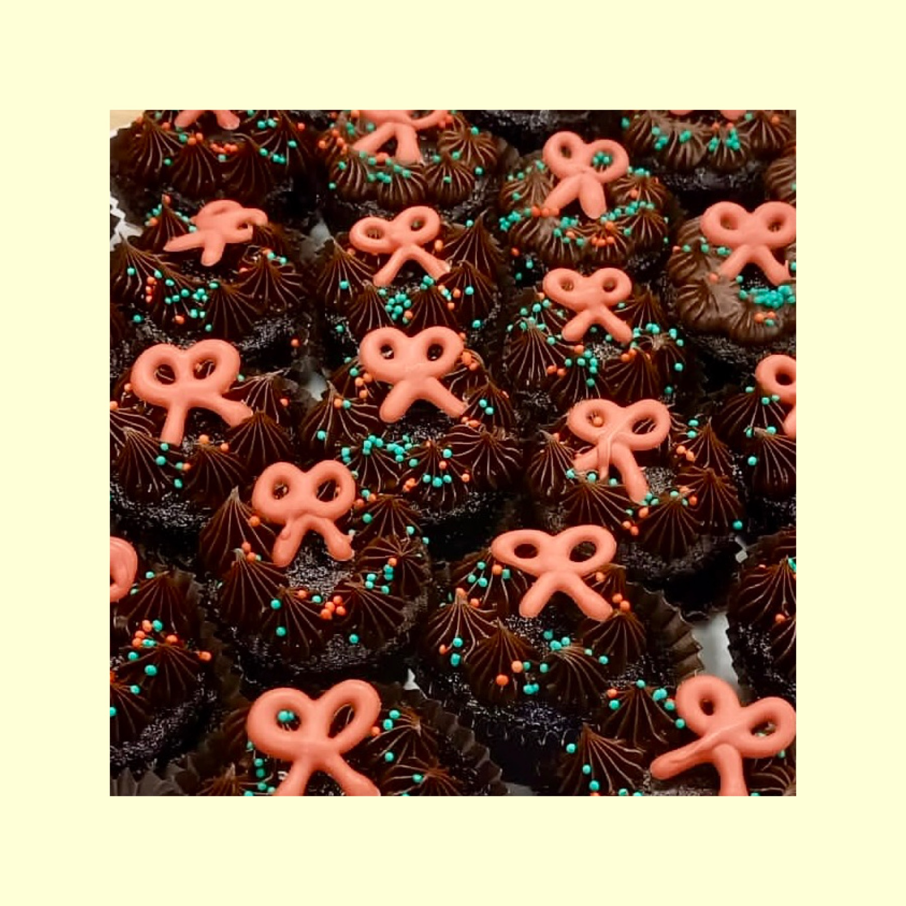 Mini Sticky Chocolate Cupcakes Trapjes